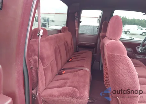 1997 Chevrolet C1500 Sportside z USA, uszkodzony, nr VIN 2GCEC19R5V1103740